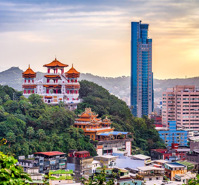 City of Taiwan, with buildings, temples and trees in the lanscape